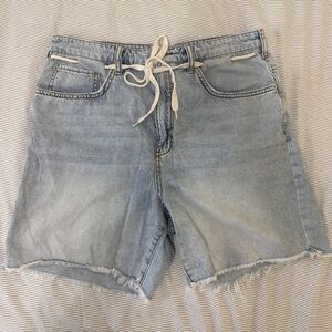 PILCRO Anthropologie sz 30 light wash denim shorts shoestring tie